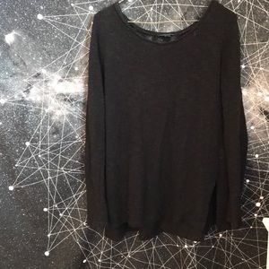 Back sweater, with mesh flower design on the back.